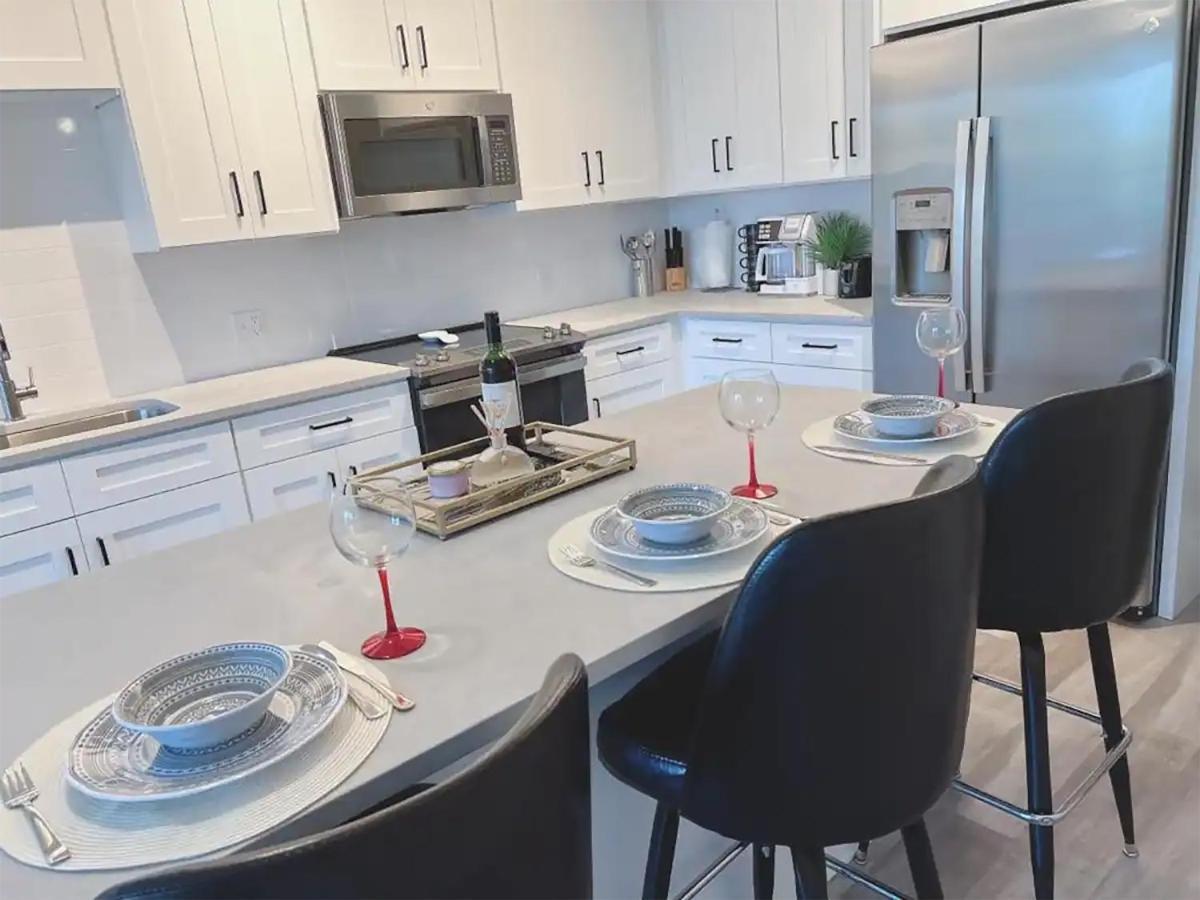 Lux Property Great For 1 To 8 Guests-Family Trip ,5Beds 2Rooms Staycation With Gym And Ev, Proximity To Downtown And Beaches غرب شاطئ بالم المظهر الخارجي الصورة