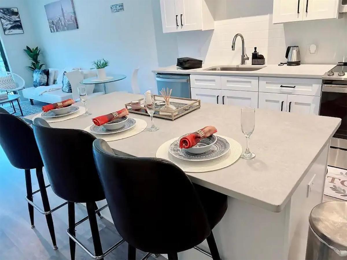 Lux Property Great For 1 To 8 Guests-Family Trip ,5Beds 2Rooms Staycation With Gym And Ev, Proximity To Downtown And Beaches غرب شاطئ بالم المظهر الخارجي الصورة