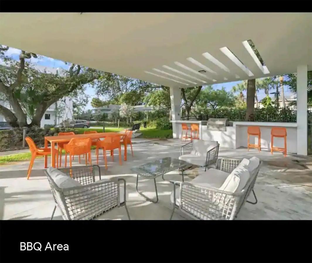 Lux Property Great For 1 To 8 Guests-Family Trip ,5Beds 2Rooms Staycation With Gym And Ev, Proximity To Downtown And Beaches غرب شاطئ بالم المظهر الخارجي الصورة