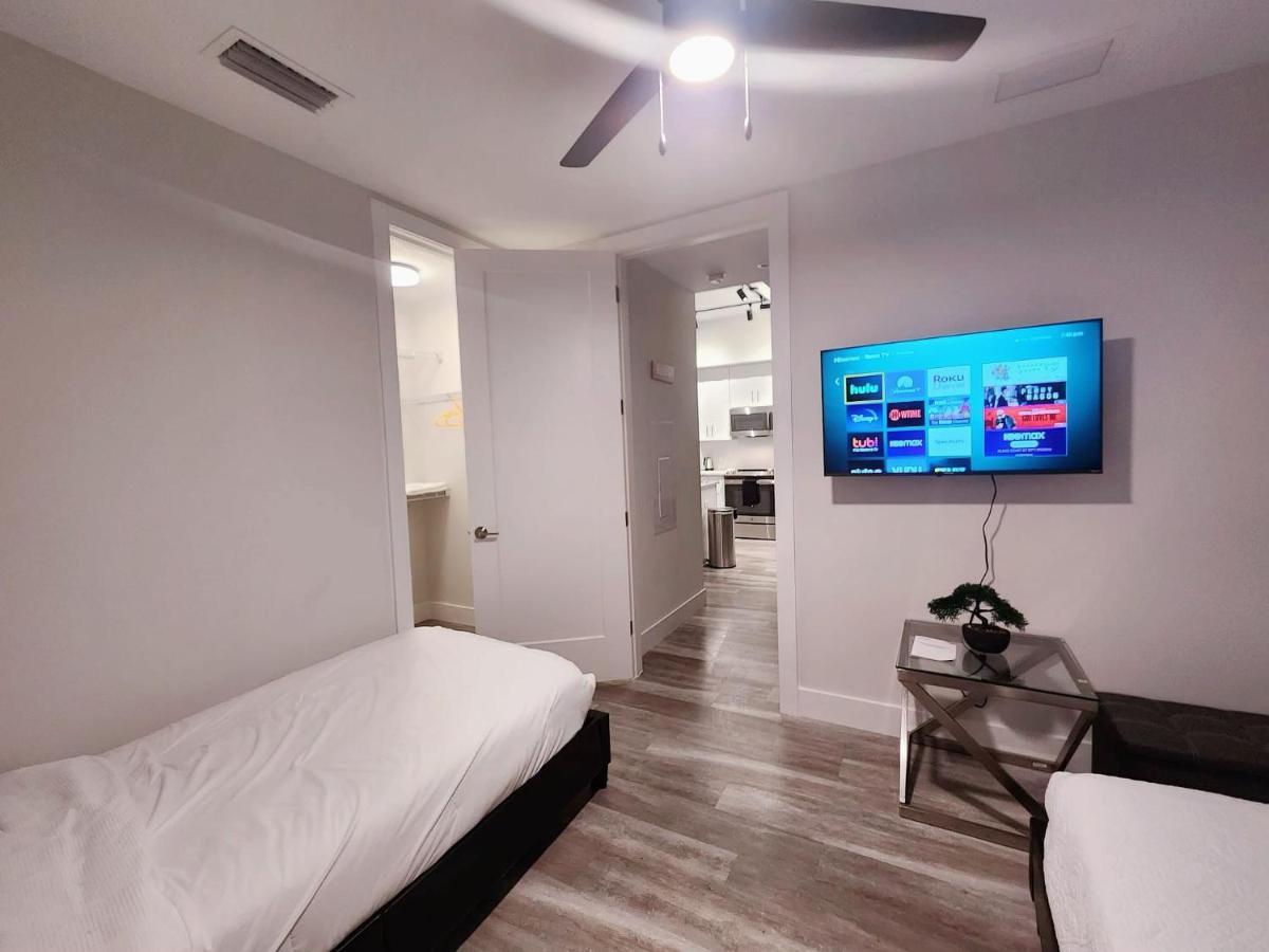 Lux Property Great For 1 To 8 Guests-Family Trip ,5Beds 2Rooms Staycation With Gym And Ev, Proximity To Downtown And Beaches غرب شاطئ بالم المظهر الخارجي الصورة