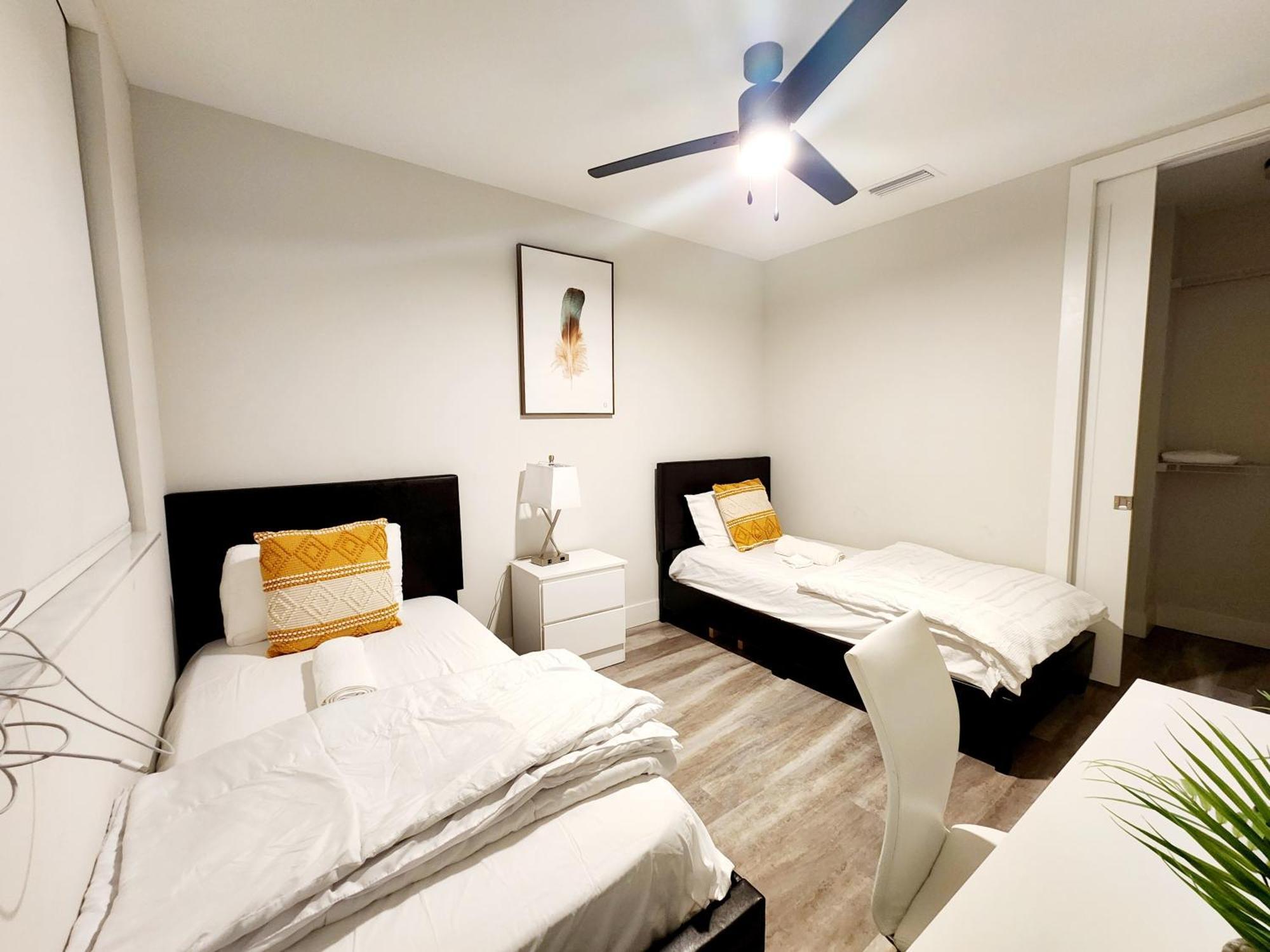 Lux Property Great For 1 To 8 Guests-Family Trip ,5Beds 2Rooms Staycation With Gym And Ev, Proximity To Downtown And Beaches غرب شاطئ بالم المظهر الخارجي الصورة