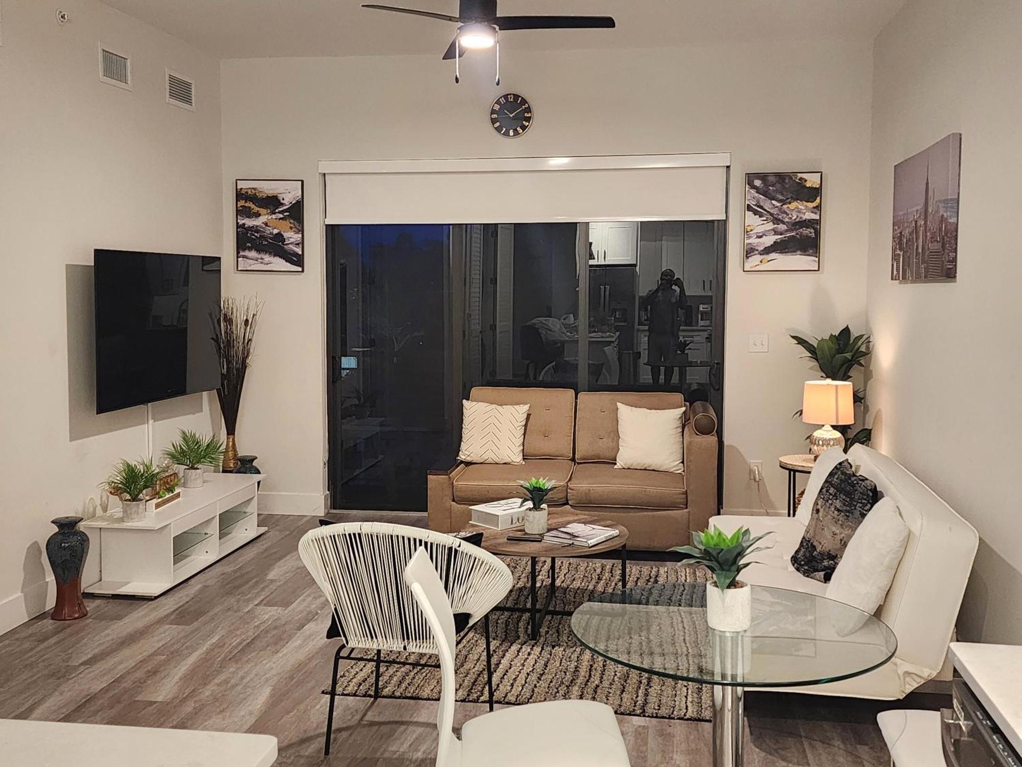 Lux Property Great For 1 To 8 Guests-Family Trip ,5Beds 2Rooms Staycation With Gym And Ev, Proximity To Downtown And Beaches غرب شاطئ بالم المظهر الخارجي الصورة