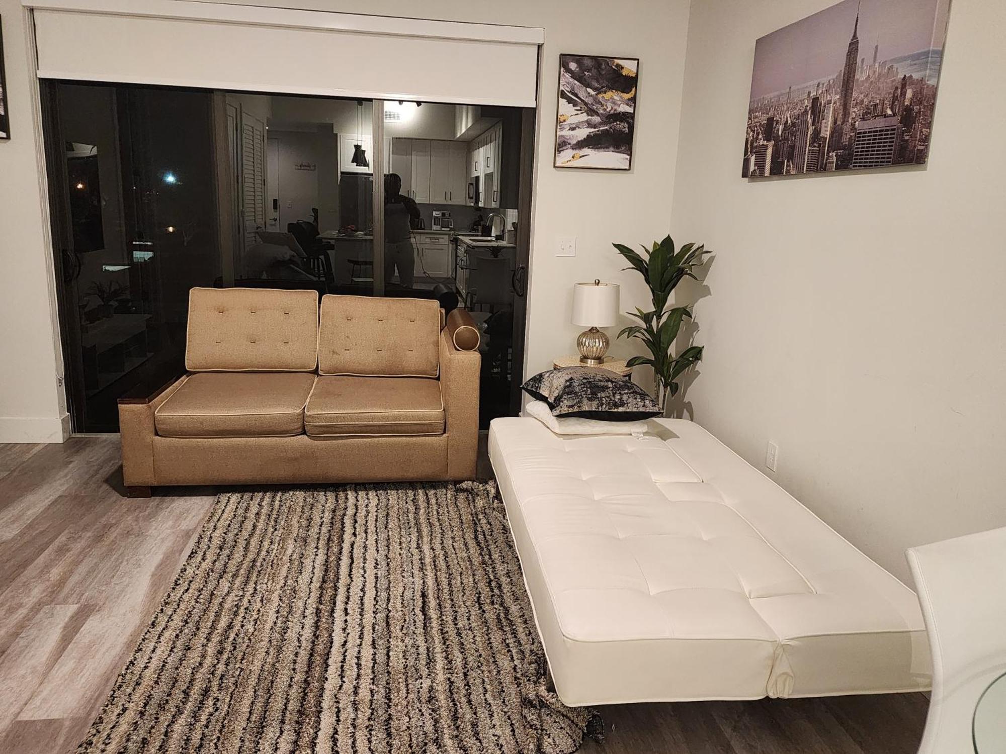 Lux Property Great For 1 To 8 Guests-Family Trip ,5Beds 2Rooms Staycation With Gym And Ev, Proximity To Downtown And Beaches غرب شاطئ بالم المظهر الخارجي الصورة